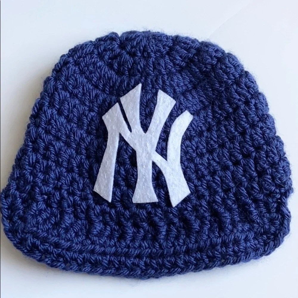 Hand-Knit Newborn New York Yankees Appliqué Bating Helmet Beanie